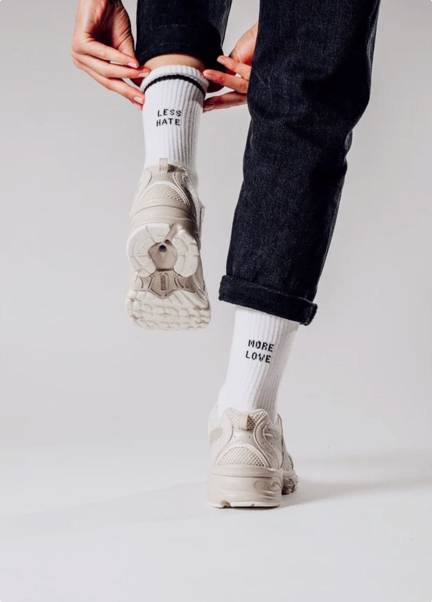 MORE LOVE, LESS HATE Socken - NBDC